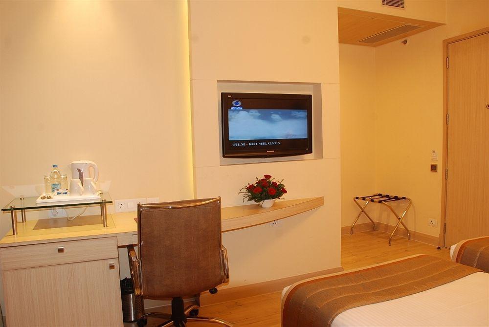 Sarovar Portico Naraina, Hotel New Delhi Extérieur photo