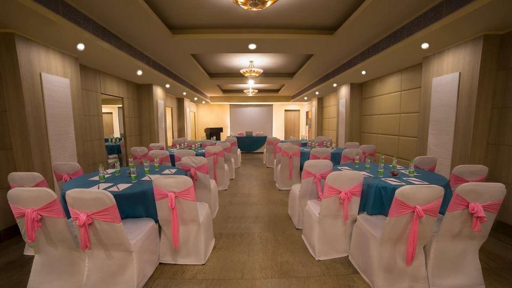 Sarovar Portico Naraina, Hotel New Delhi Extérieur photo
