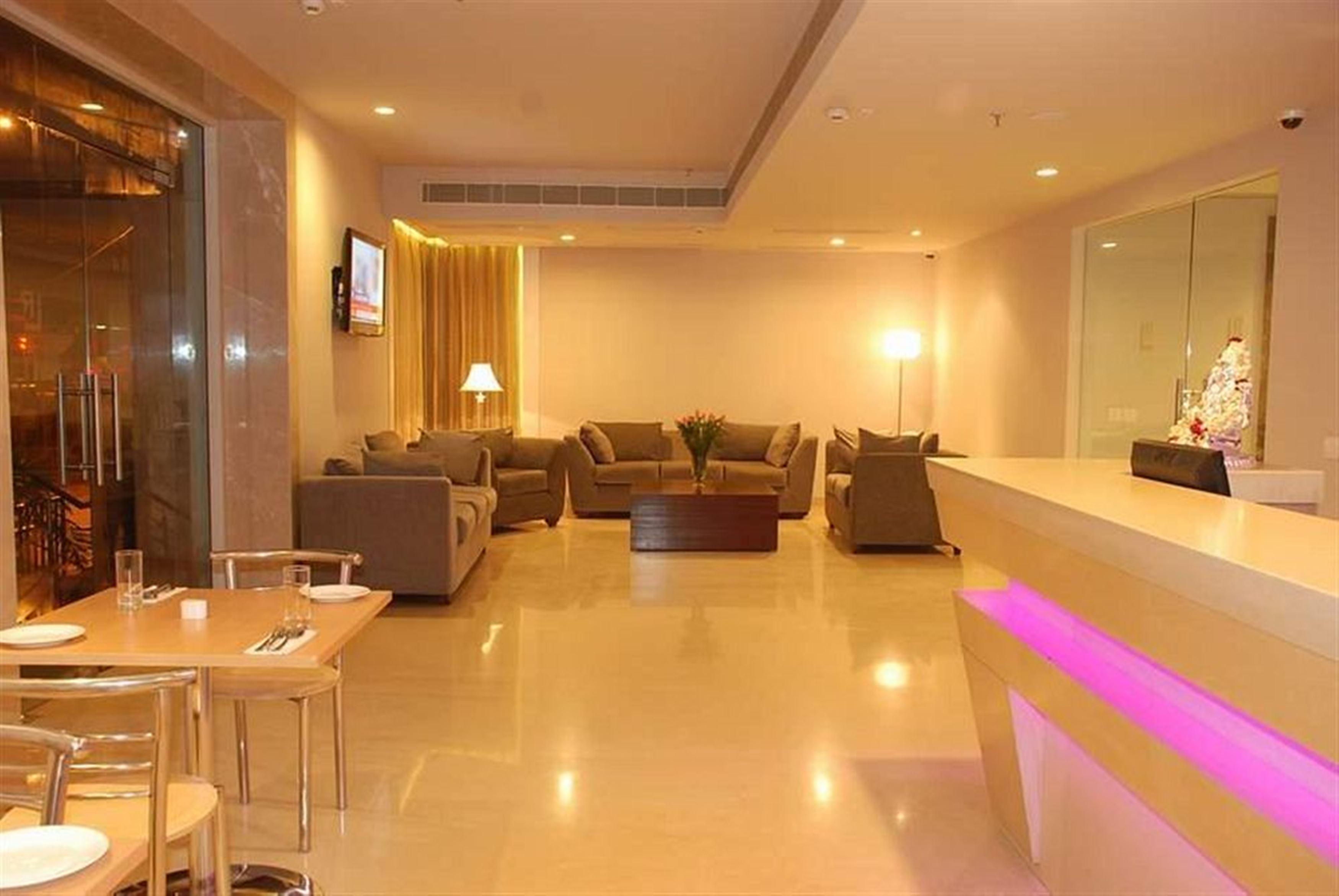 Sarovar Portico Naraina, Hotel New Delhi Extérieur photo