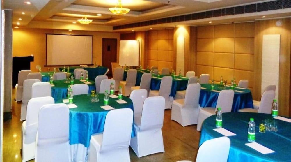 Sarovar Portico Naraina, Hotel New Delhi Extérieur photo