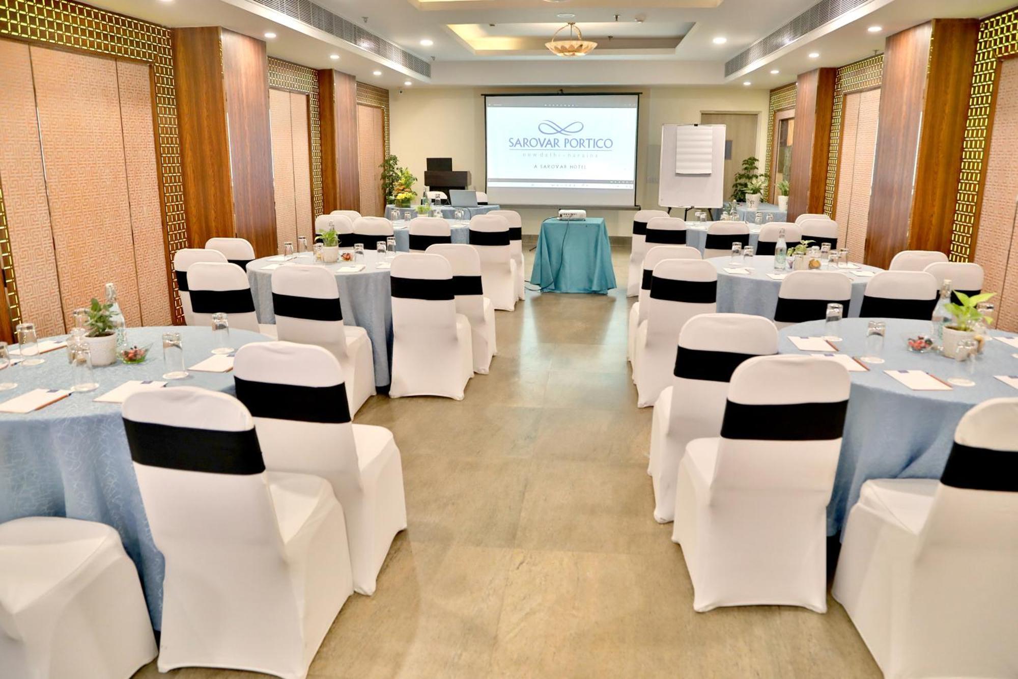 Sarovar Portico Naraina, Hotel New Delhi Extérieur photo