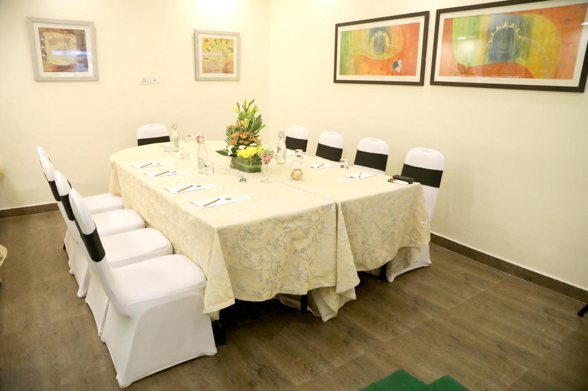Sarovar Portico Naraina, Hotel New Delhi Extérieur photo