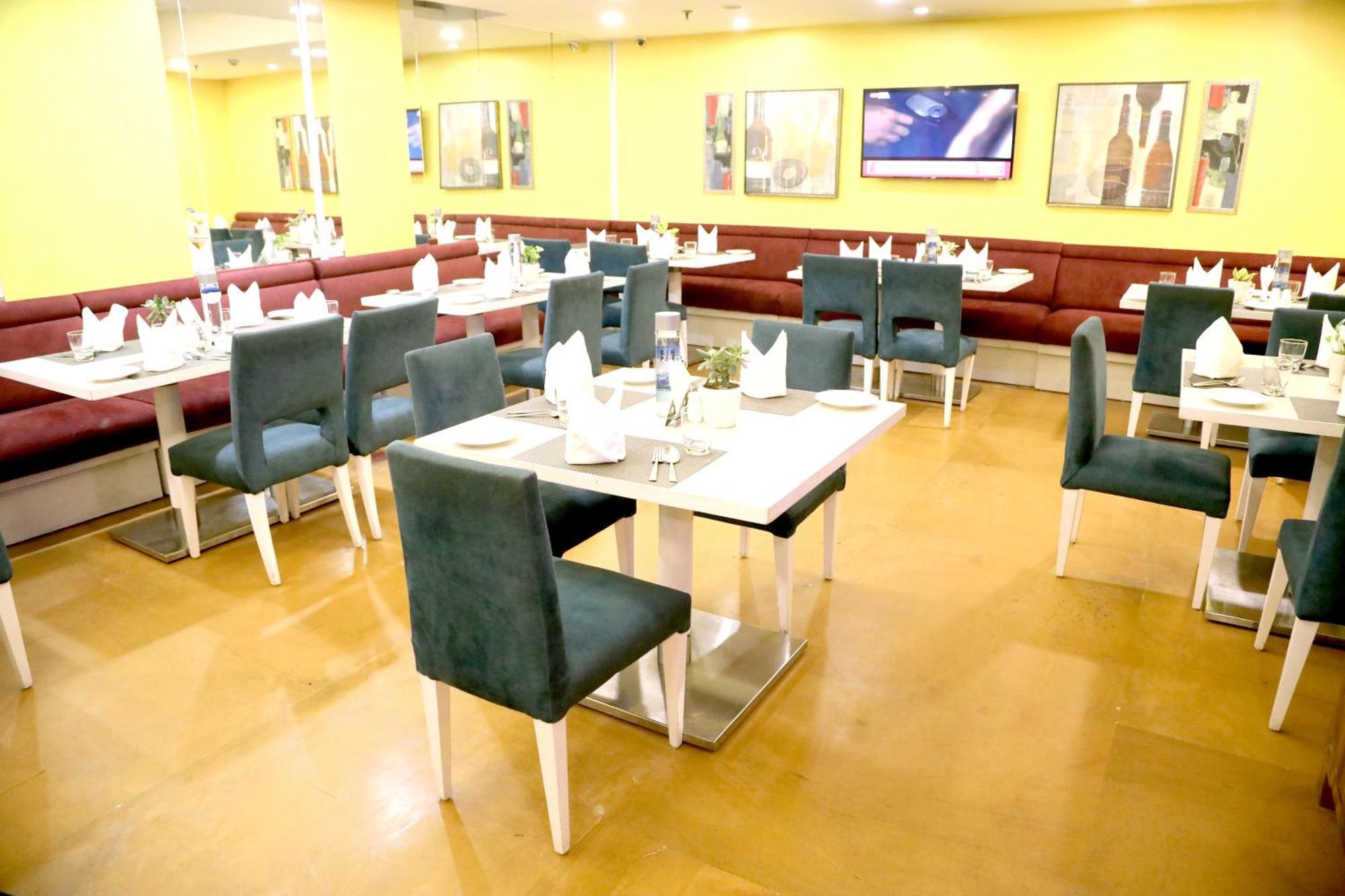 Sarovar Portico Naraina, Hotel New Delhi Extérieur photo