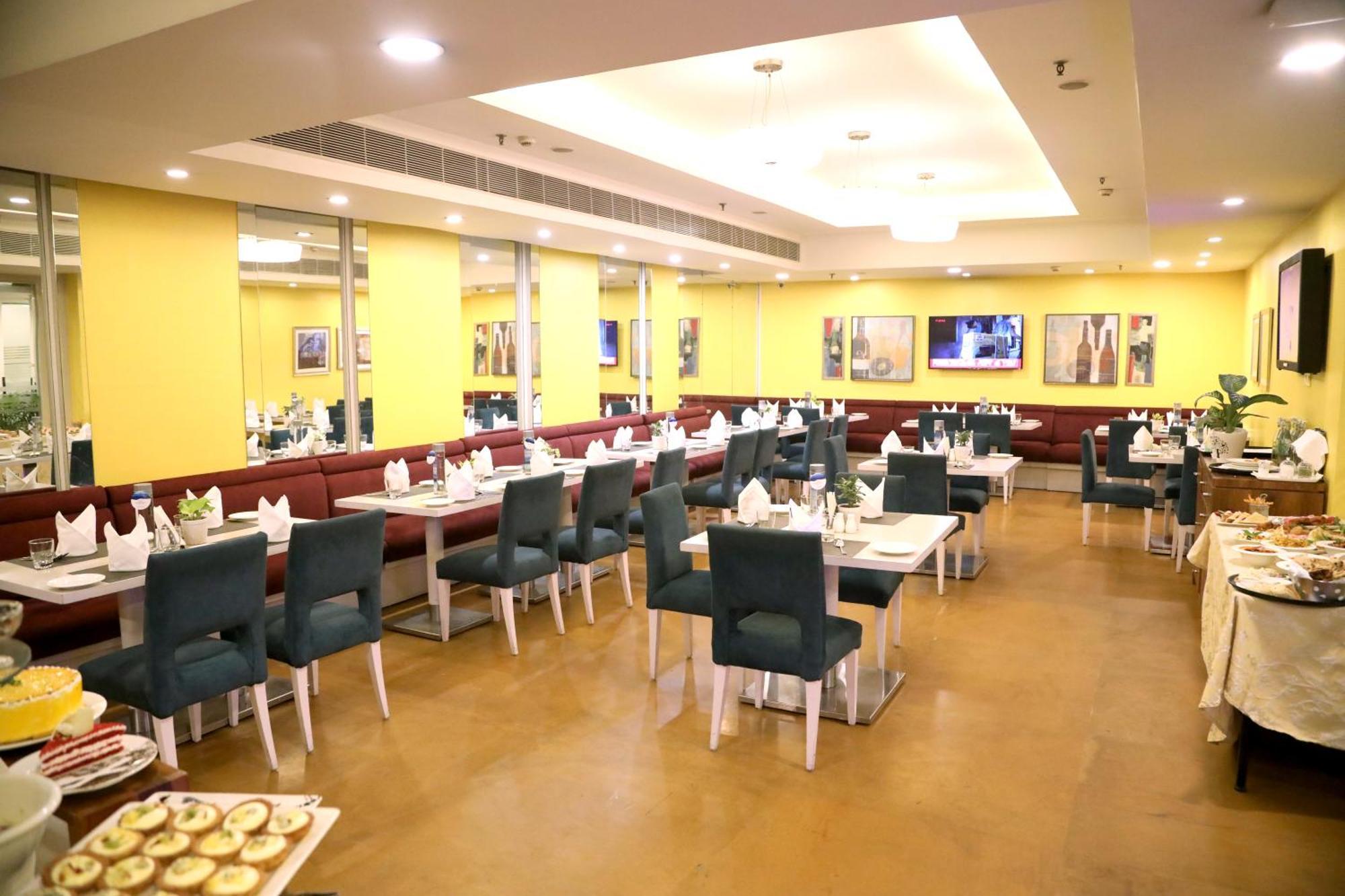 Sarovar Portico Naraina, Hotel New Delhi Extérieur photo