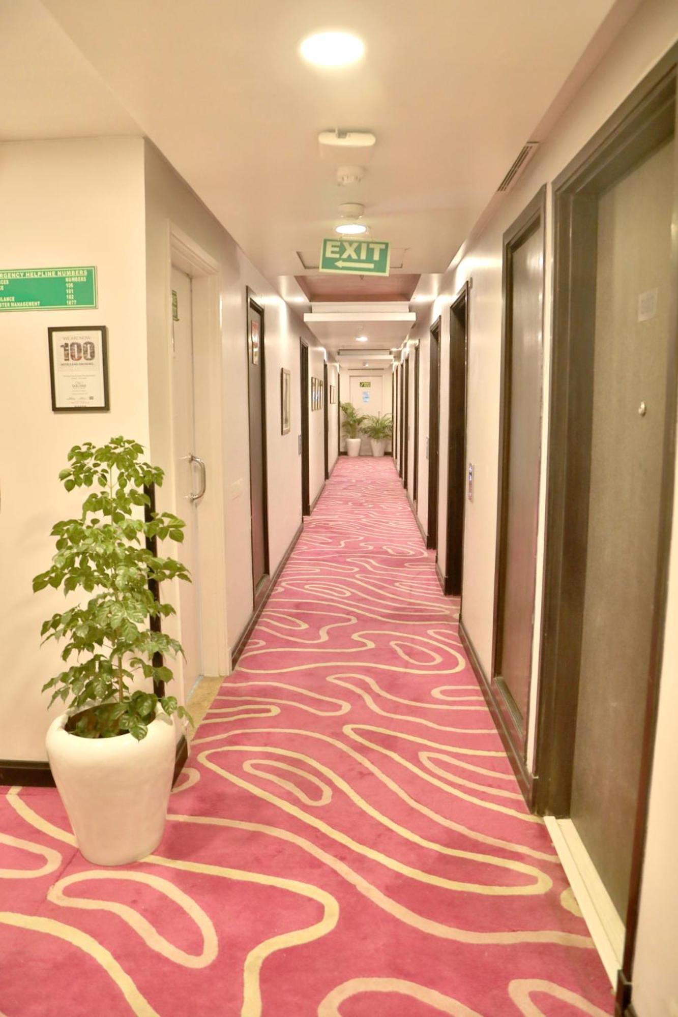 Sarovar Portico Naraina, Hotel New Delhi Extérieur photo