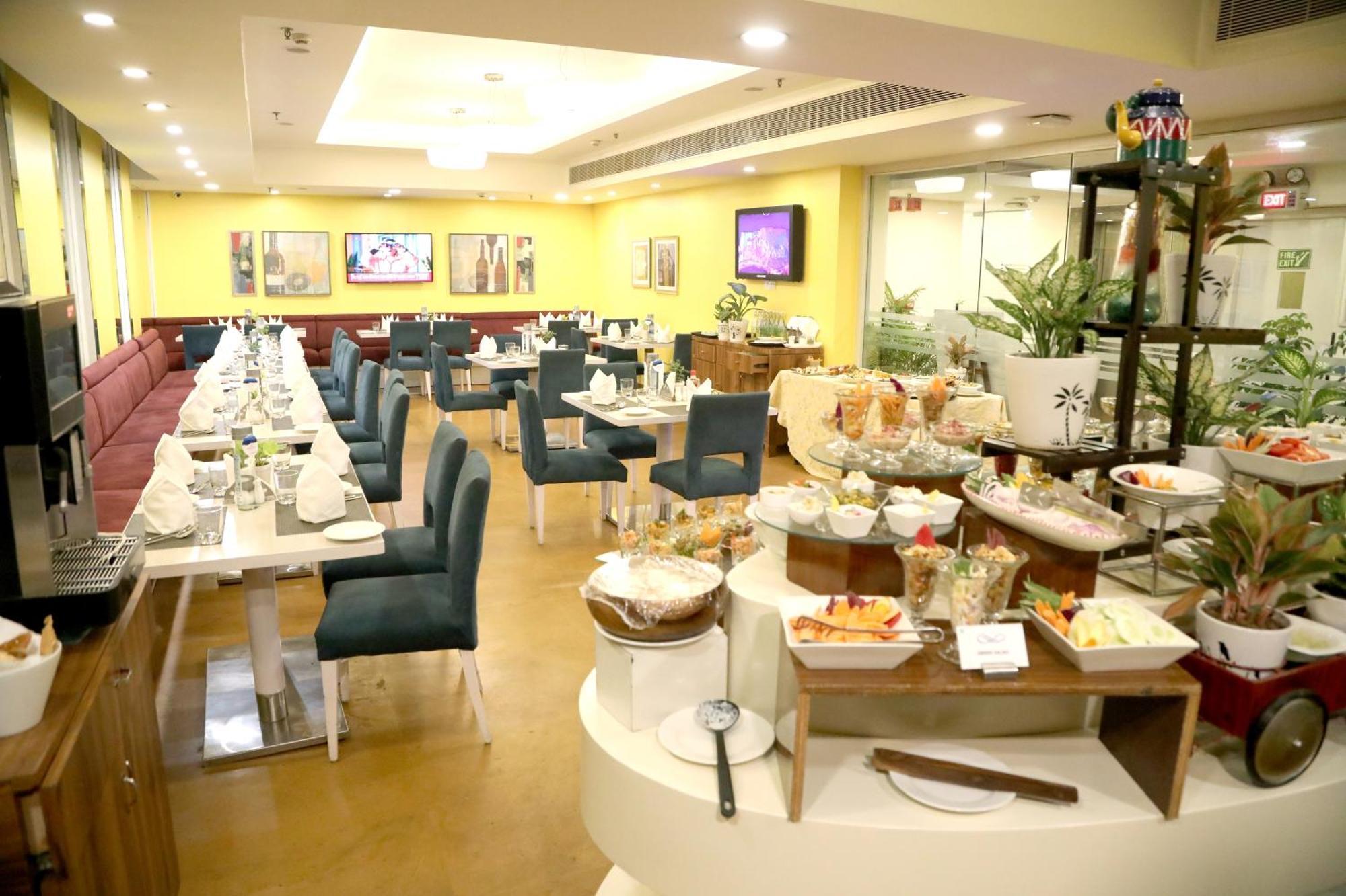 Sarovar Portico Naraina, Hotel New Delhi Extérieur photo