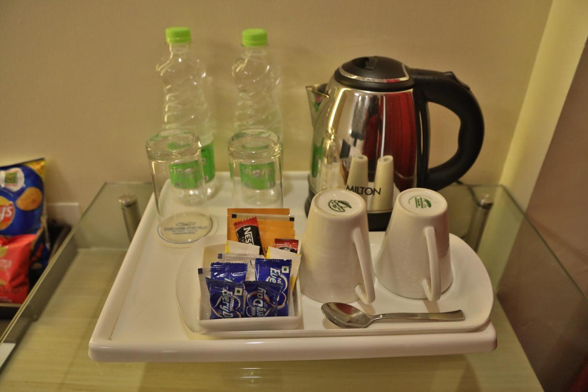 Sarovar Portico Naraina, Hotel New Delhi Extérieur photo