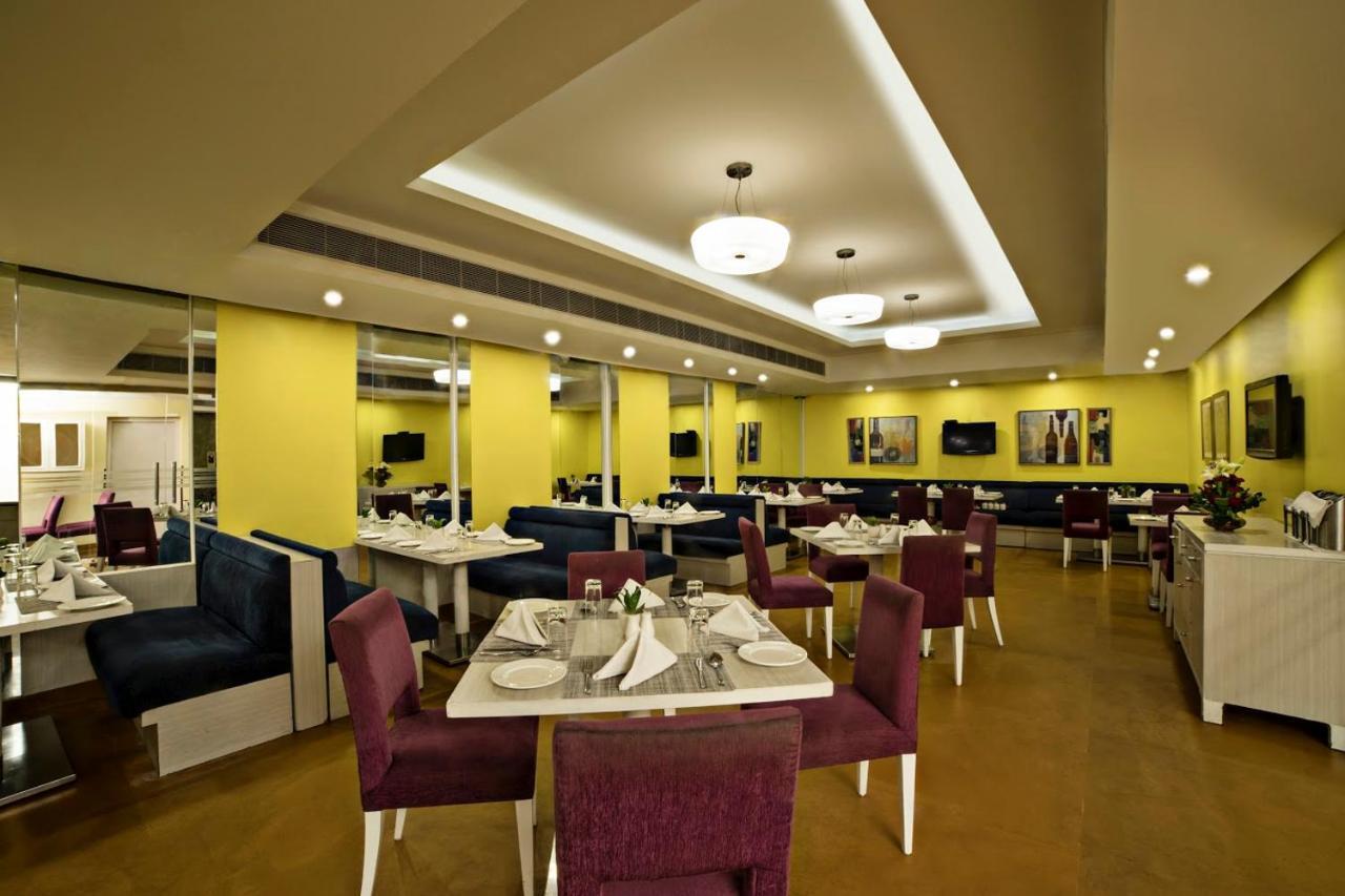 Sarovar Portico Naraina, Hotel New Delhi Extérieur photo